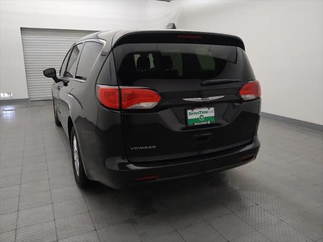 2022 Chrysler Voyager LX