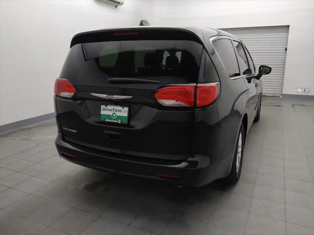 2022 Chrysler Voyager LX