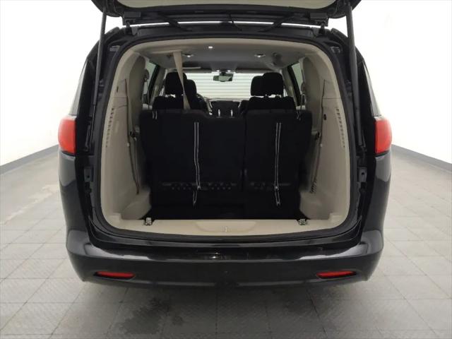 2022 Chrysler Voyager LX