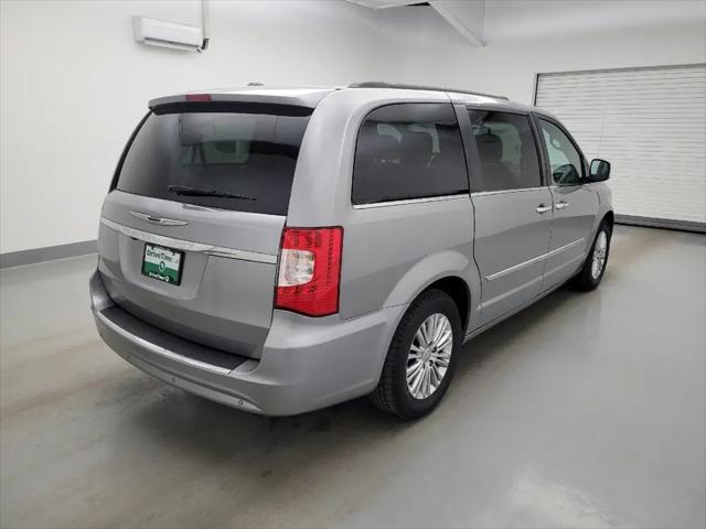 2015 Chrysler Town & Country Touring-L