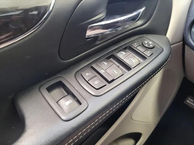 2015 Chrysler Town & Country Touring-L