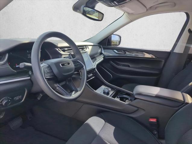 2022 Jeep Grand Cherokee L Laredo 4x2