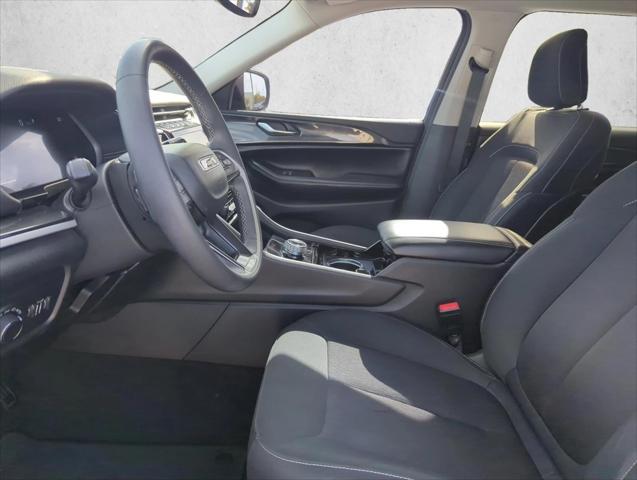2022 Jeep Grand Cherokee L Laredo 4x2