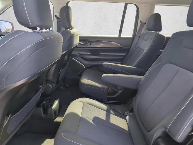 2022 Jeep Grand Cherokee L Laredo 4x2