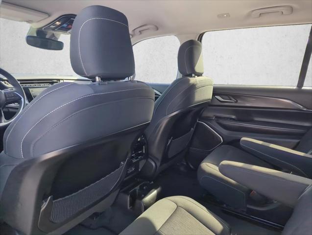 2022 Jeep Grand Cherokee L Laredo 4x2