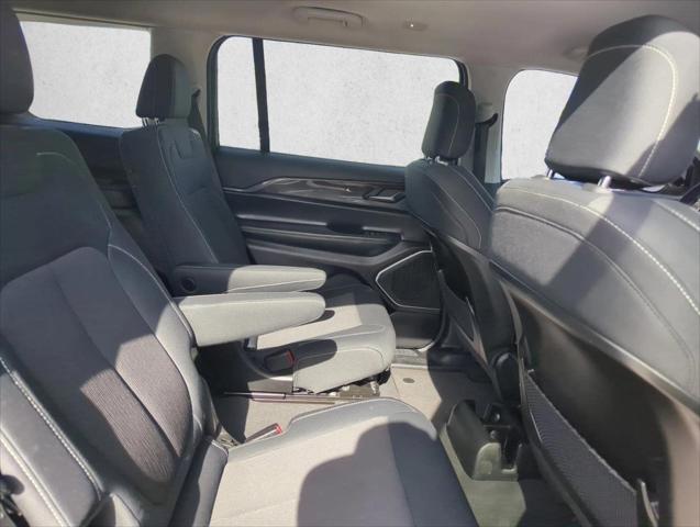2022 Jeep Grand Cherokee L Laredo 4x2