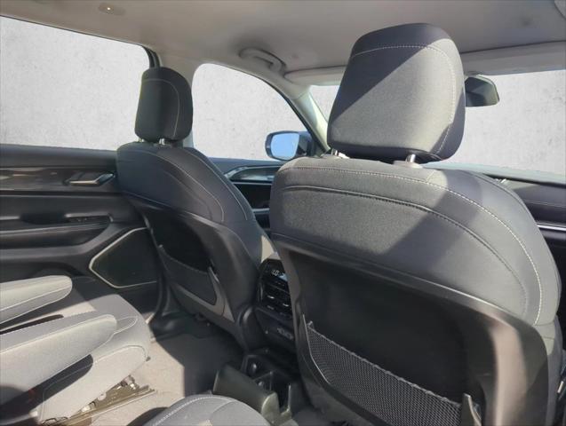 2022 Jeep Grand Cherokee L Laredo 4x2