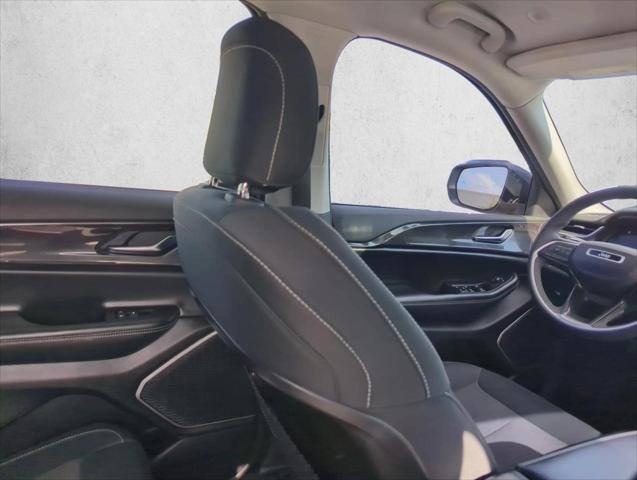 2022 Jeep Grand Cherokee L Laredo 4x2