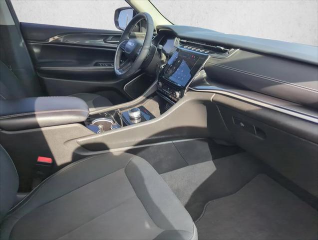 2022 Jeep Grand Cherokee L Laredo 4x2