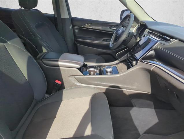 2022 Jeep Grand Cherokee L Laredo 4x2