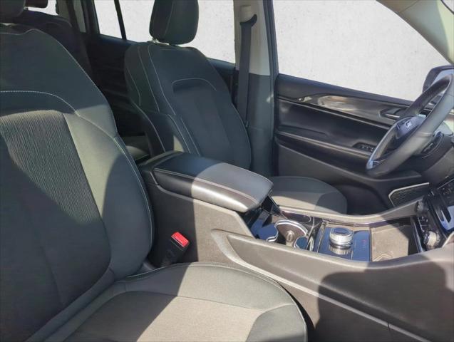 2022 Jeep Grand Cherokee L Laredo 4x2