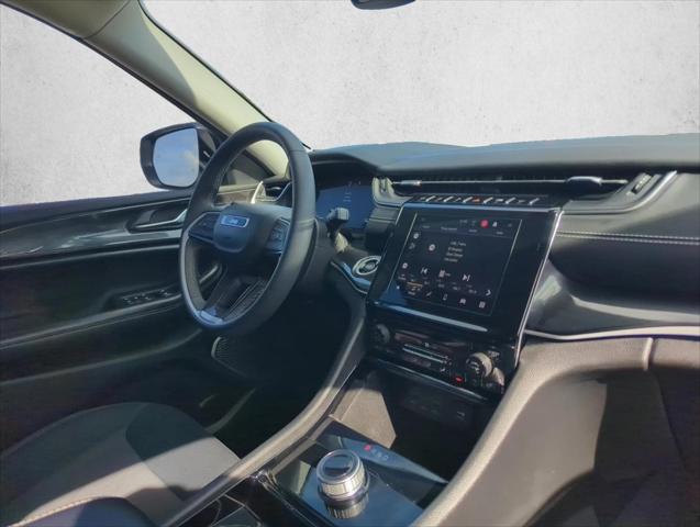 2022 Jeep Grand Cherokee L Laredo 4x2