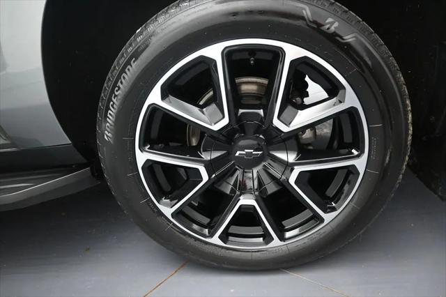 2023 Chevrolet Suburban 4WD RST