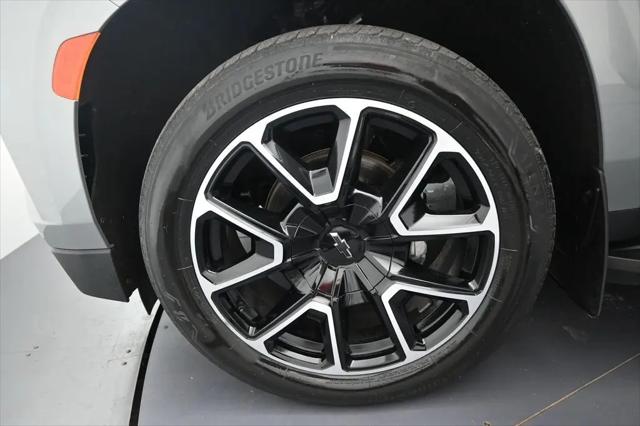 2023 Chevrolet Suburban 4WD RST