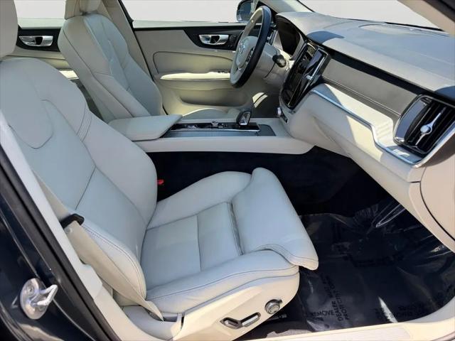 2024 Volvo S60 B5 Ultimate Dark Theme