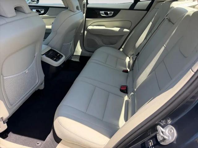 2024 Volvo S60 B5 Ultimate Dark Theme