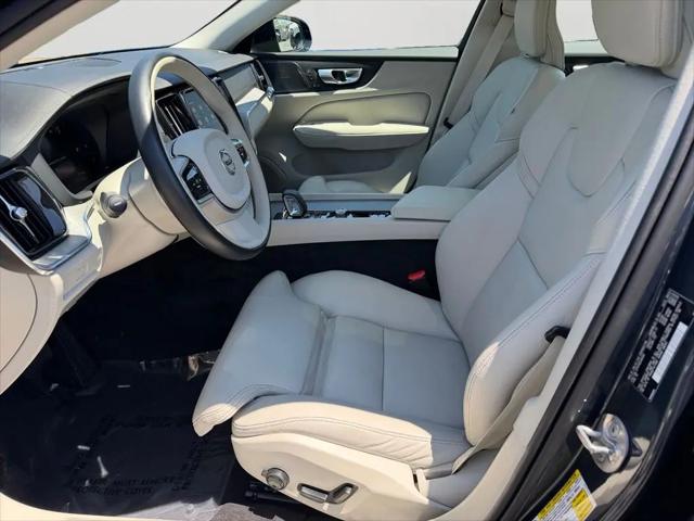 2024 Volvo S60 B5 Ultimate Dark Theme