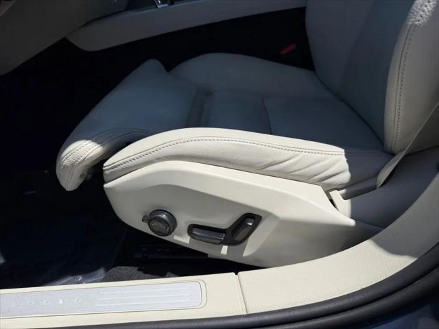 2024 Volvo S60 B5 Ultimate Dark Theme
