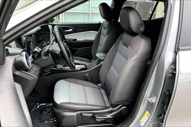 2025 Chevrolet Trax FWD LT