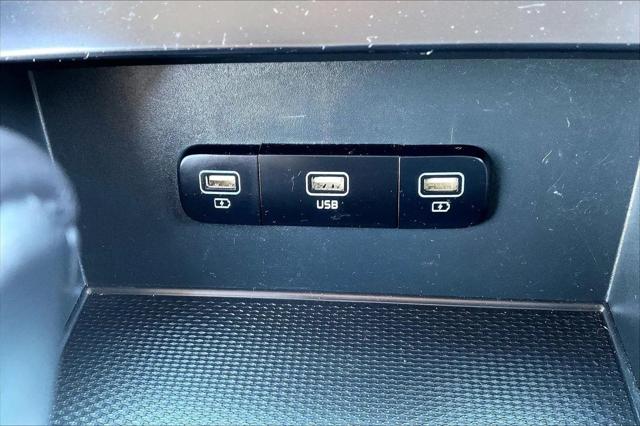 2023 Kia Carnival MPV LX Seat Package