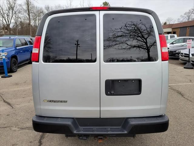 2020 Chevrolet Express Passenger RWD 3500 Extended Wheelbase LS
