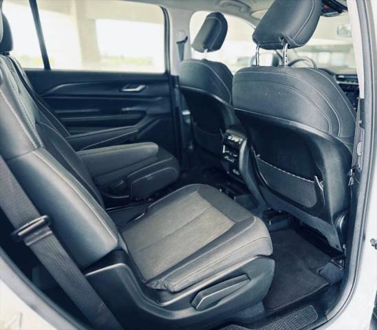 2023 Jeep Grand Cherokee L Laredo 4x2