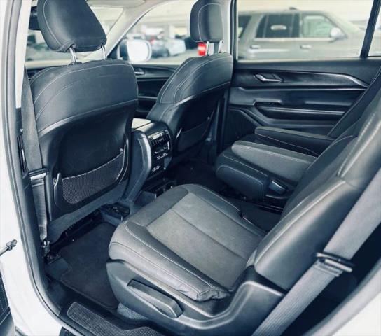 2023 Jeep Grand Cherokee L Laredo 4x2