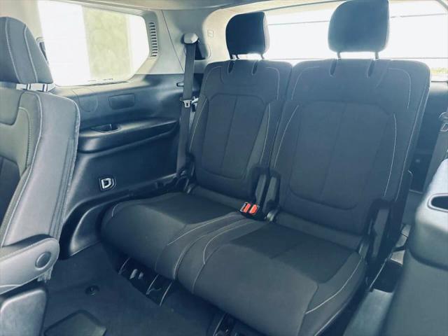 2023 Jeep Grand Cherokee L Laredo 4x2