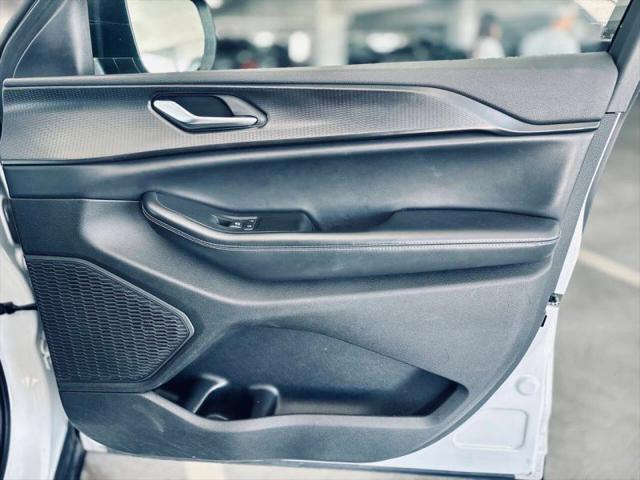 2023 Jeep Grand Cherokee L Laredo 4x2