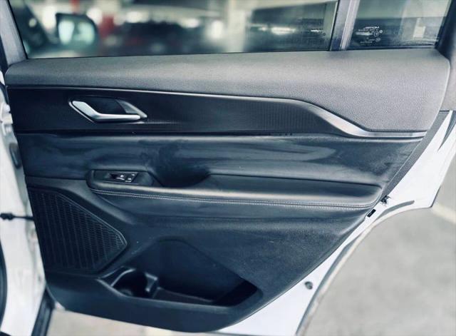 2023 Jeep Grand Cherokee L Laredo 4x2