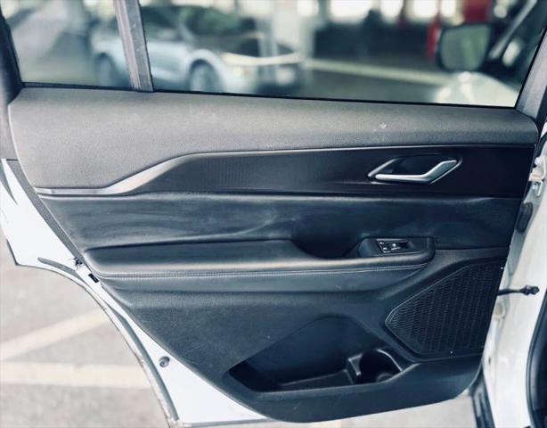 2023 Jeep Grand Cherokee L Laredo 4x2
