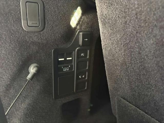 2023 Land Rover Discovery P300 S R-Dynamic