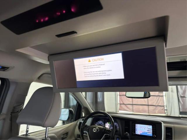 2018 Toyota Sienna XLE 8 Passenger