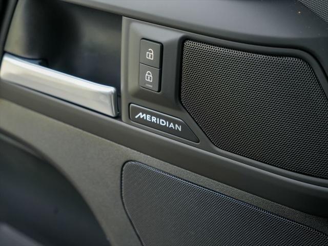 2025 Land Rover Defender 110 P300