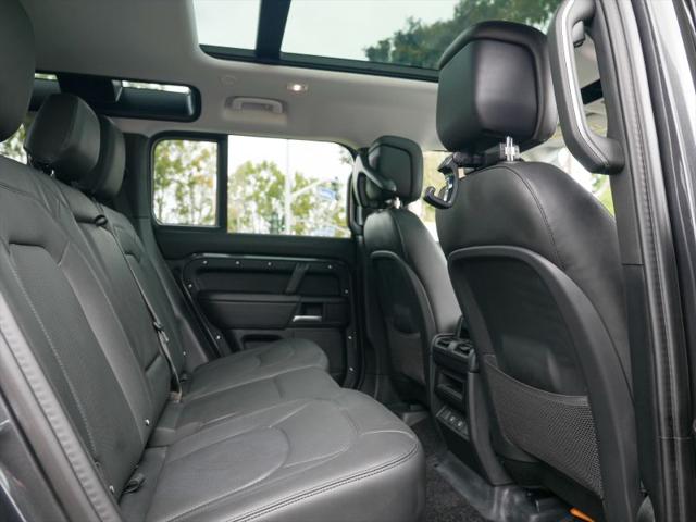 2025 Land Rover Defender 110 P300