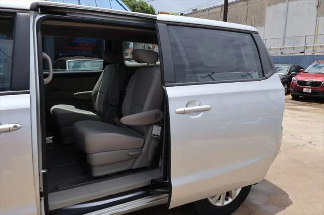 2016 Kia Sedona L