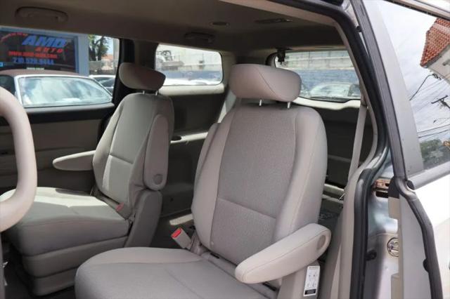 2016 Kia Sedona L