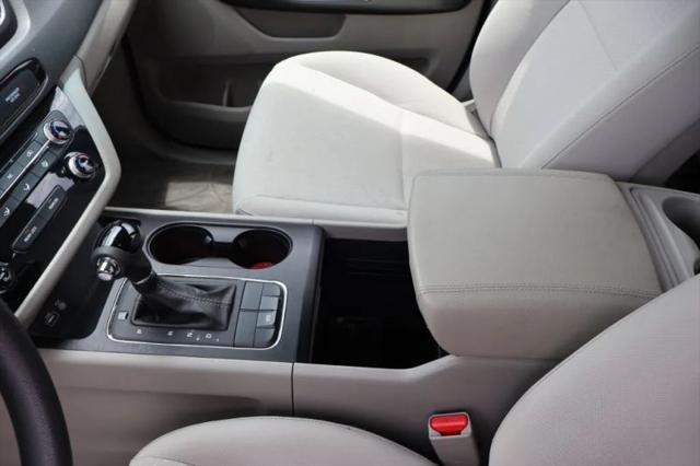 2016 Kia Sedona L