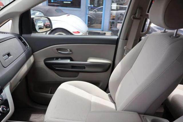 2016 Kia Sedona L