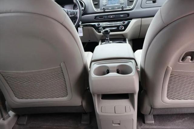 2016 Kia Sedona L