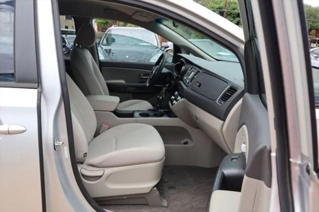 2016 Kia Sedona L