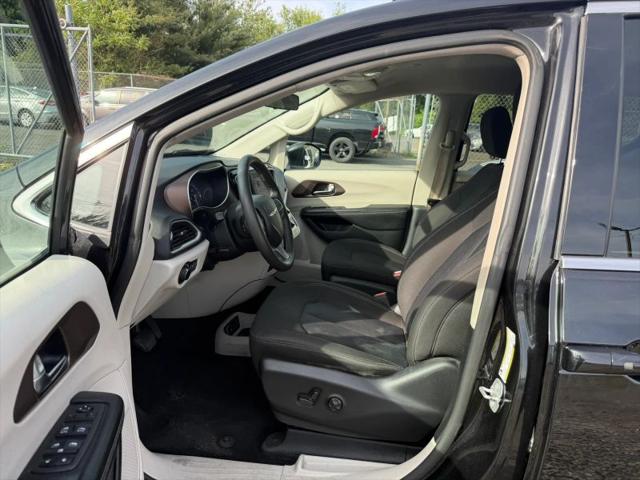 2022 Chrysler Voyager LX