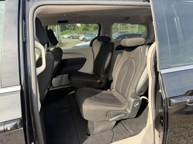 2022 Chrysler Voyager LX
