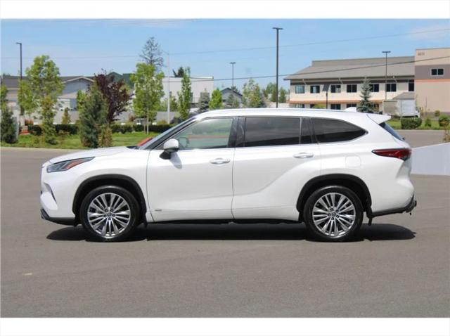 2022 Toyota Highlander Hybrid Platinum