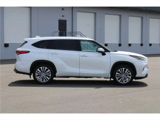 2022 Toyota Highlander Hybrid Platinum