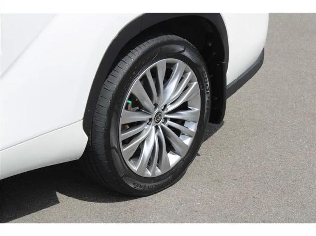 2022 Toyota Highlander Hybrid Platinum