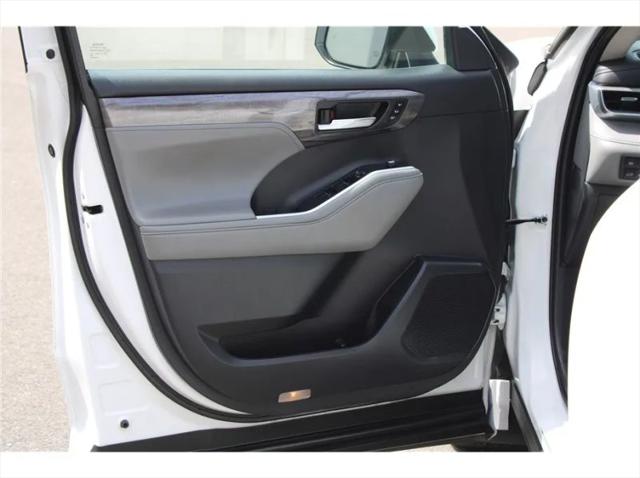 2022 Toyota Highlander Hybrid Platinum