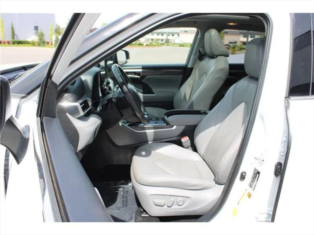 2022 Toyota Highlander Hybrid Platinum