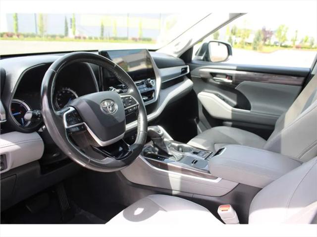2022 Toyota Highlander Hybrid Platinum