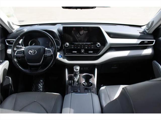 2022 Toyota Highlander Hybrid Platinum